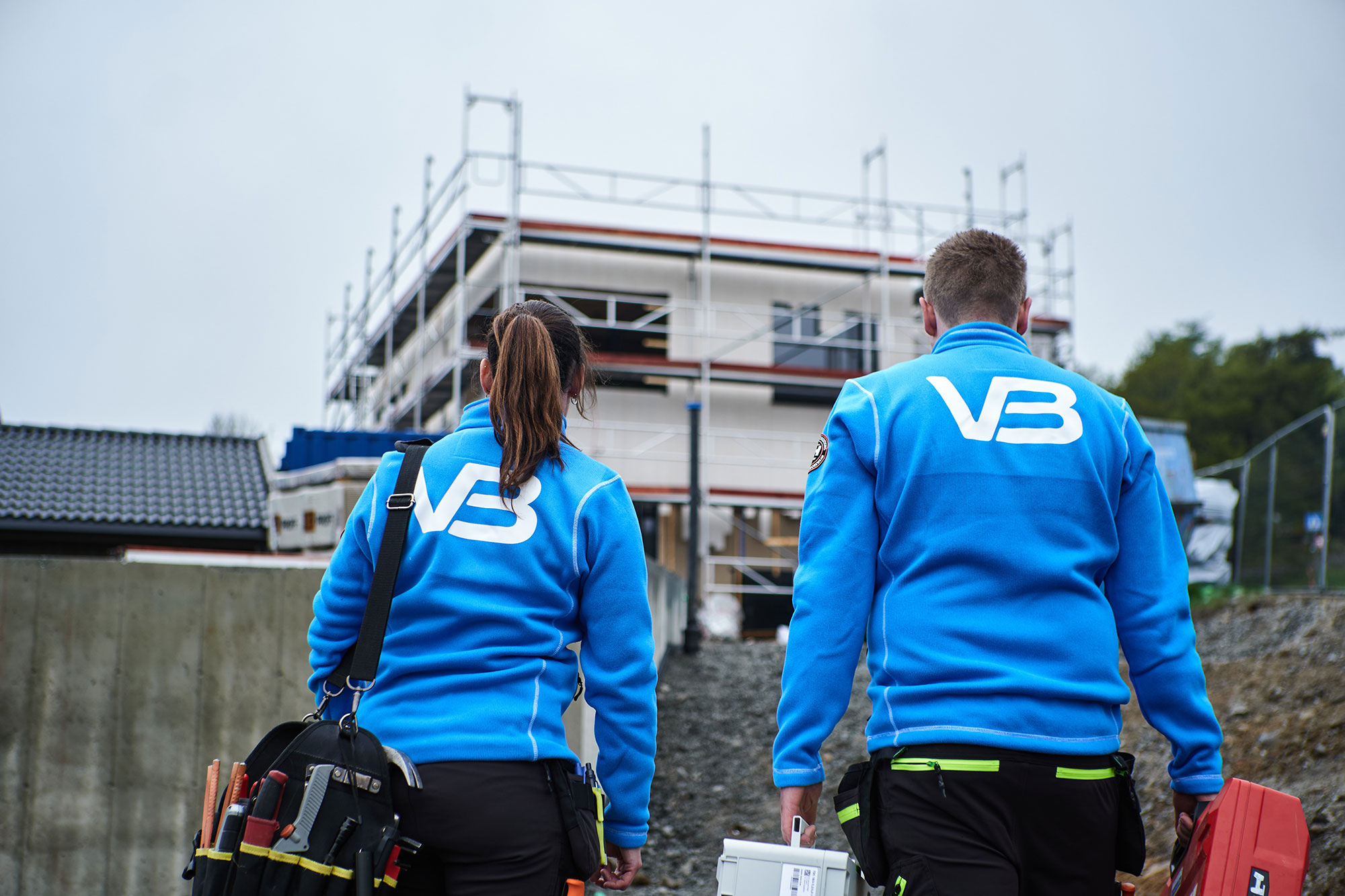 Rørleggere fra Sykkylven Rør på vei til et byggeprosjekt